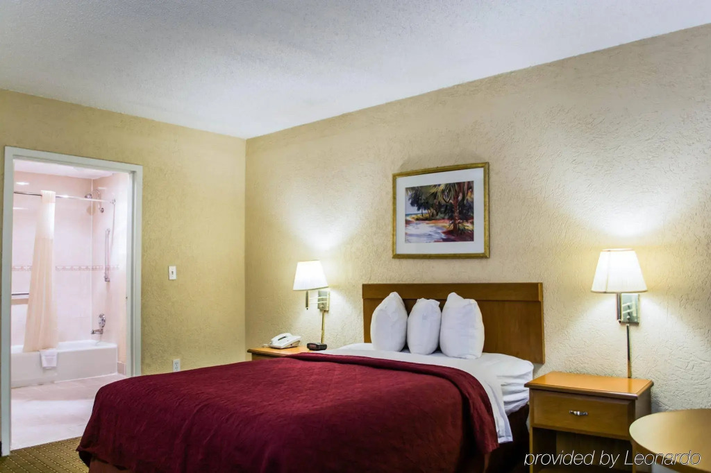 Econo Lodge Tampa near Busch Gardens