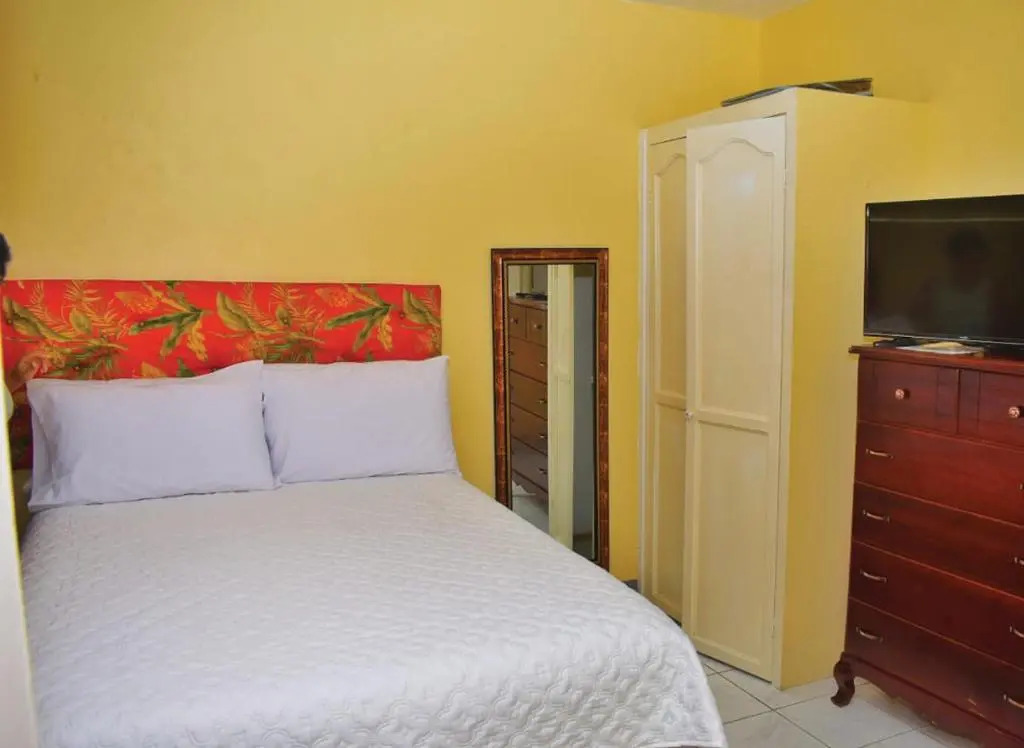 Unity Villa one bedroom apartment close to Montego Bay and Beaches with wifi