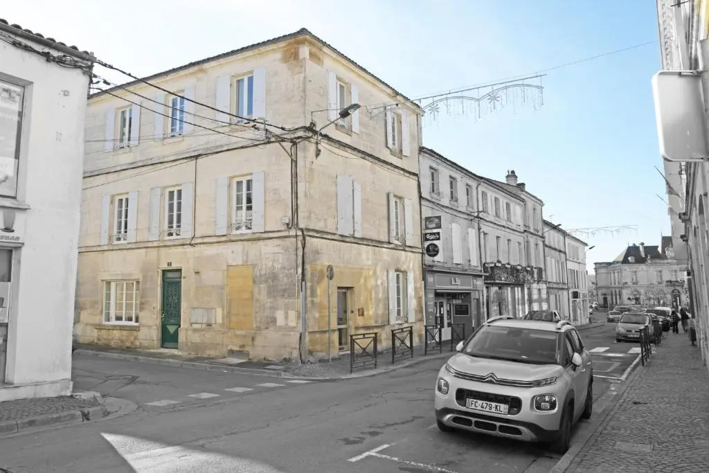 T3 de charme situé en hyper centre avec wifi, netflix, linge, draps, savons et serviettes fournis