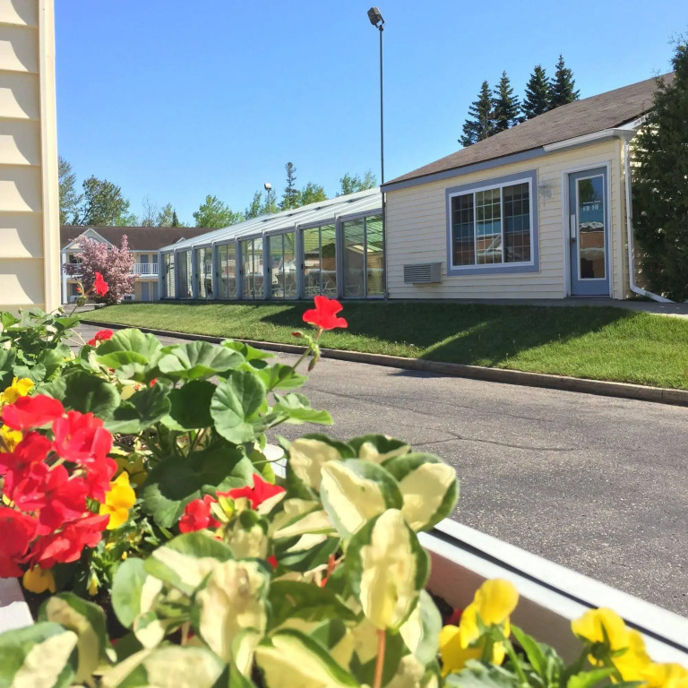 Thunderbird Inn of Mackinaw City