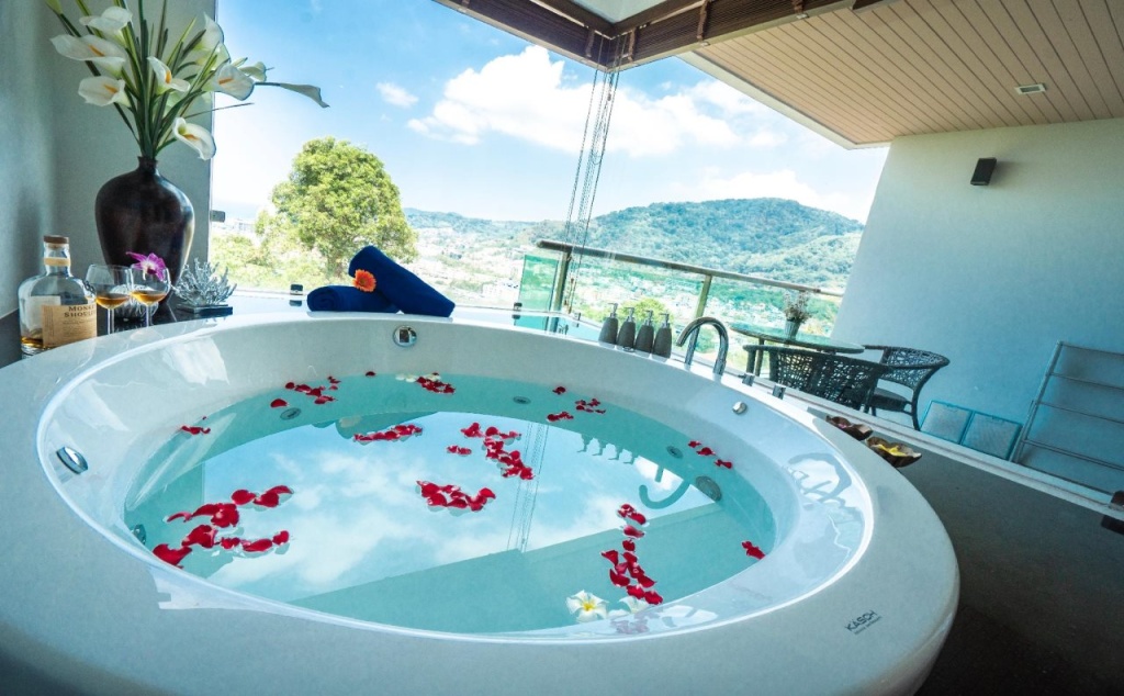 CAPITAL O890 The Royal Bay View Villas