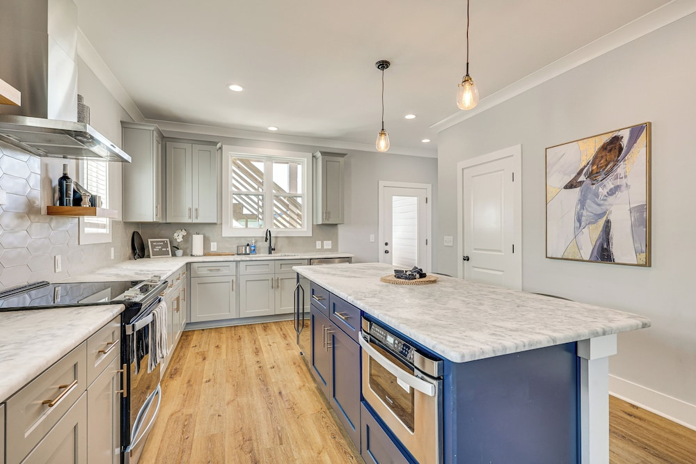 Sun, Surf & Group Fun in Carolina Beach! Luxe Home