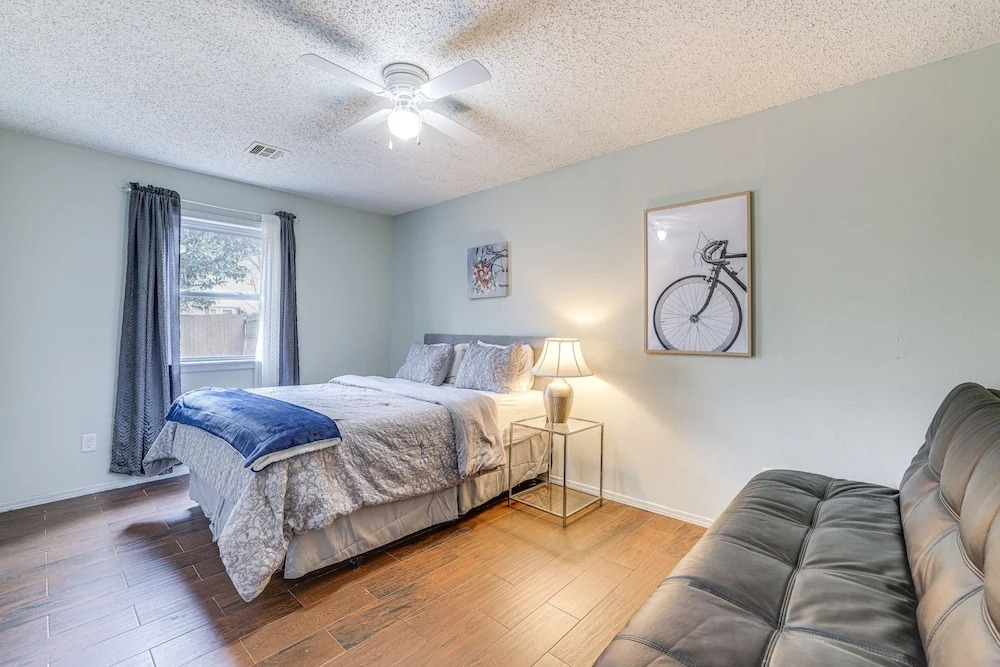 Rogers Vacation Home w/ Yard: 5 Mi to Bentonville
