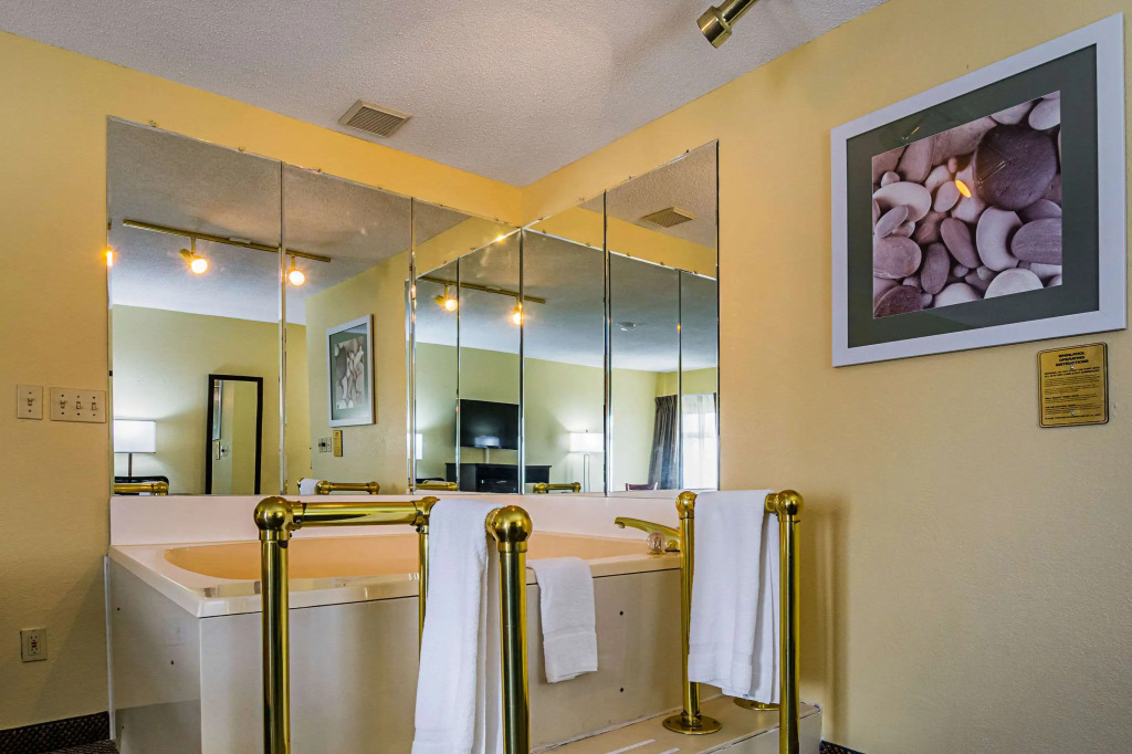 Quality Inn & Suites Greensburg I-74