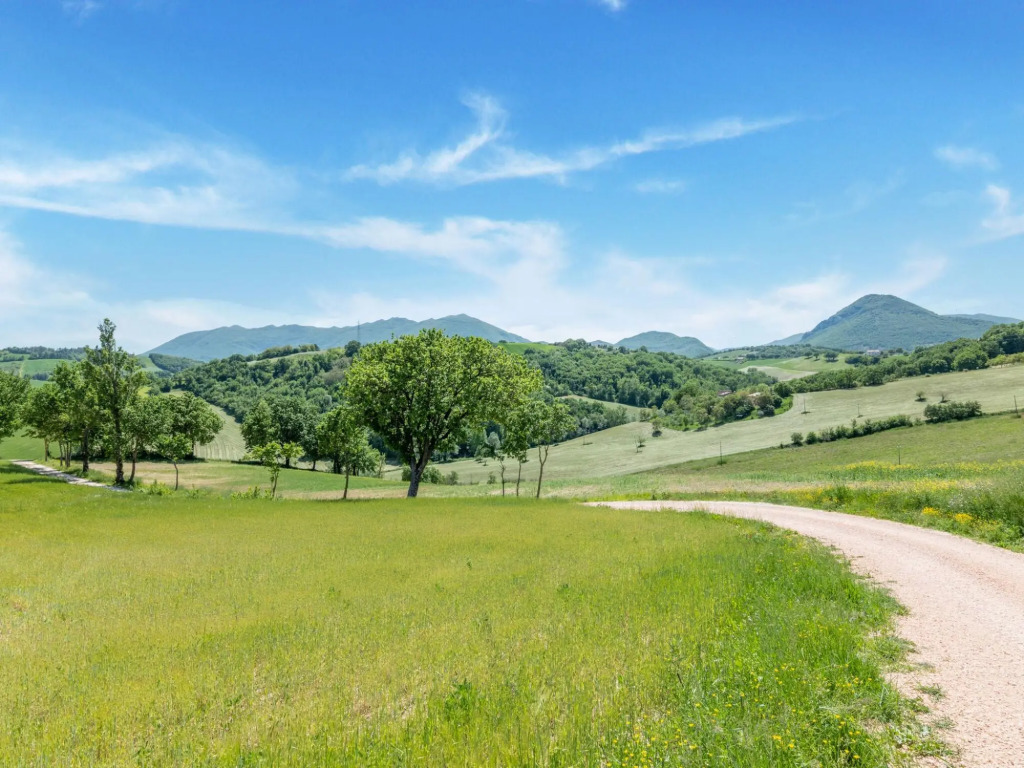 Rural apartment in Matelica with shared pool