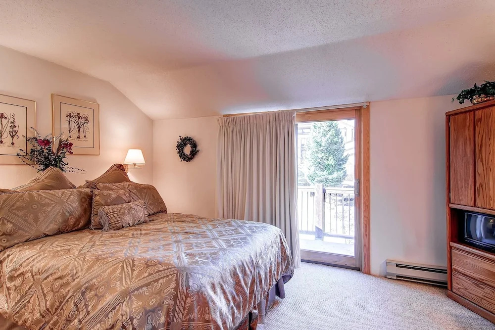 Winterpoint Townhomes by Ski Country Resorts