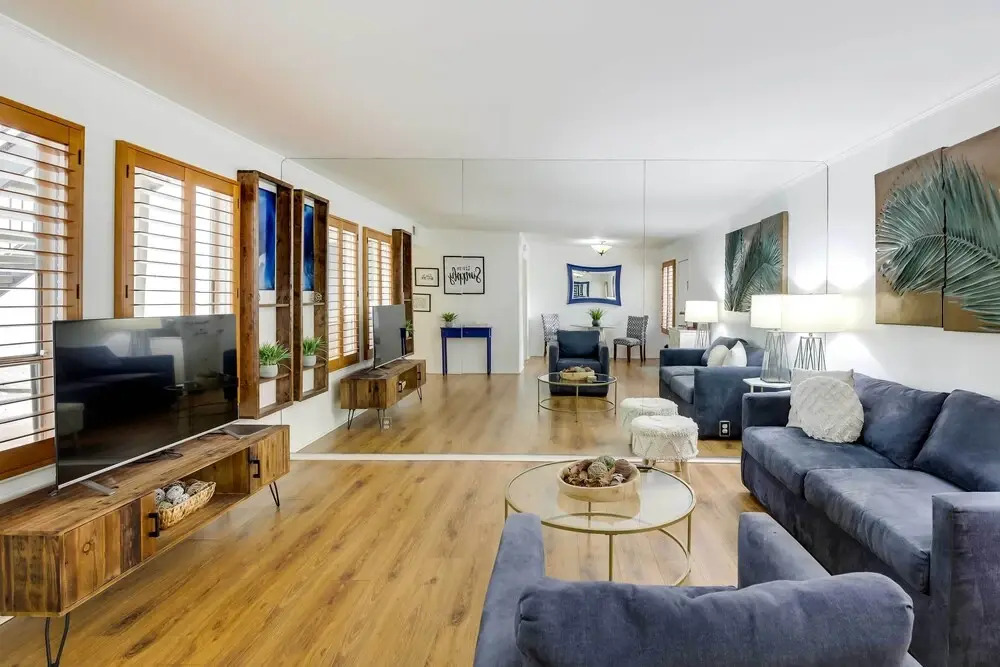 Stylish Condo w/ Pool in Knox Henderson!