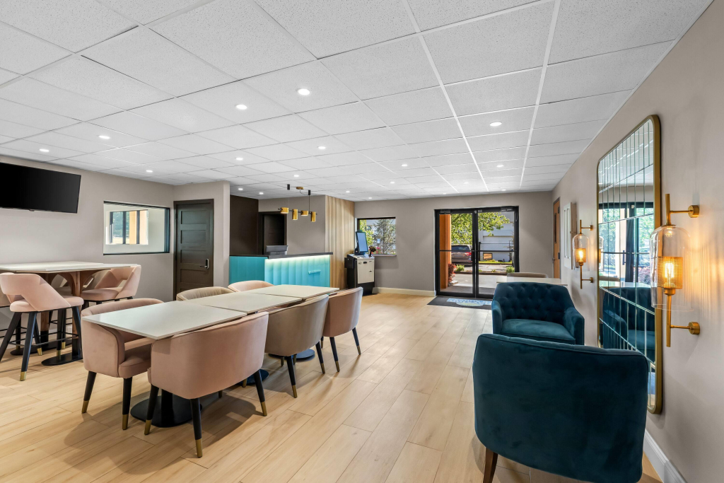 Days Inn & Suites by Wyndham Peachtree Corners Norcross