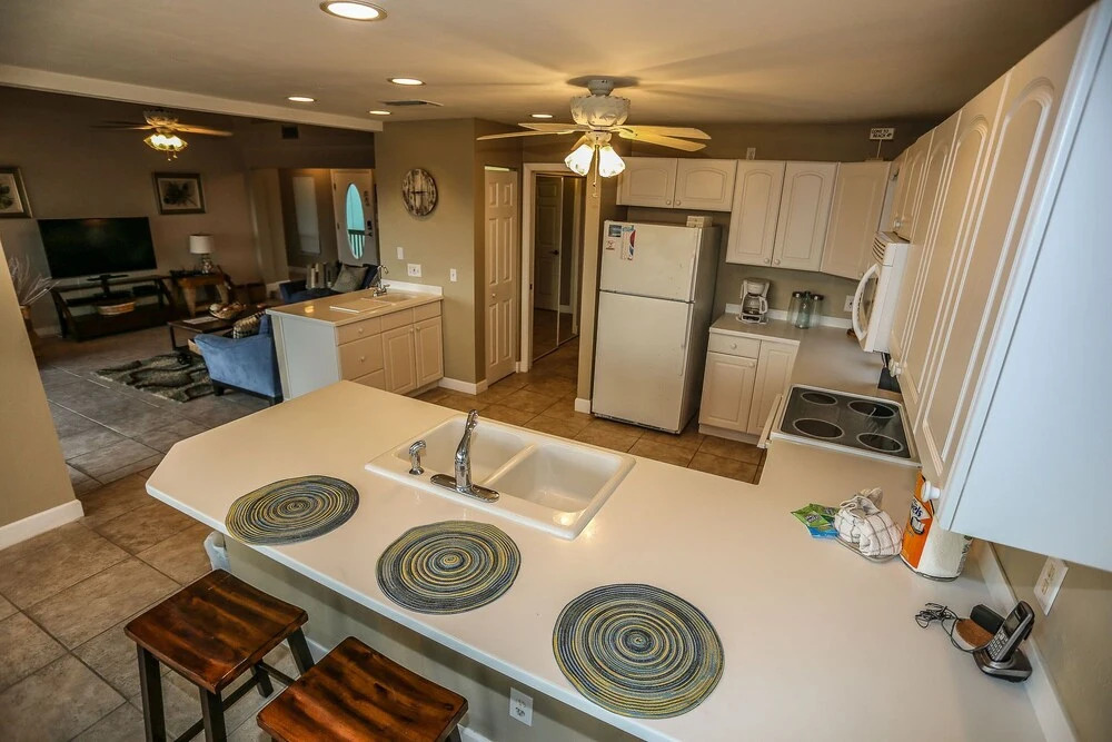 7964 Estero