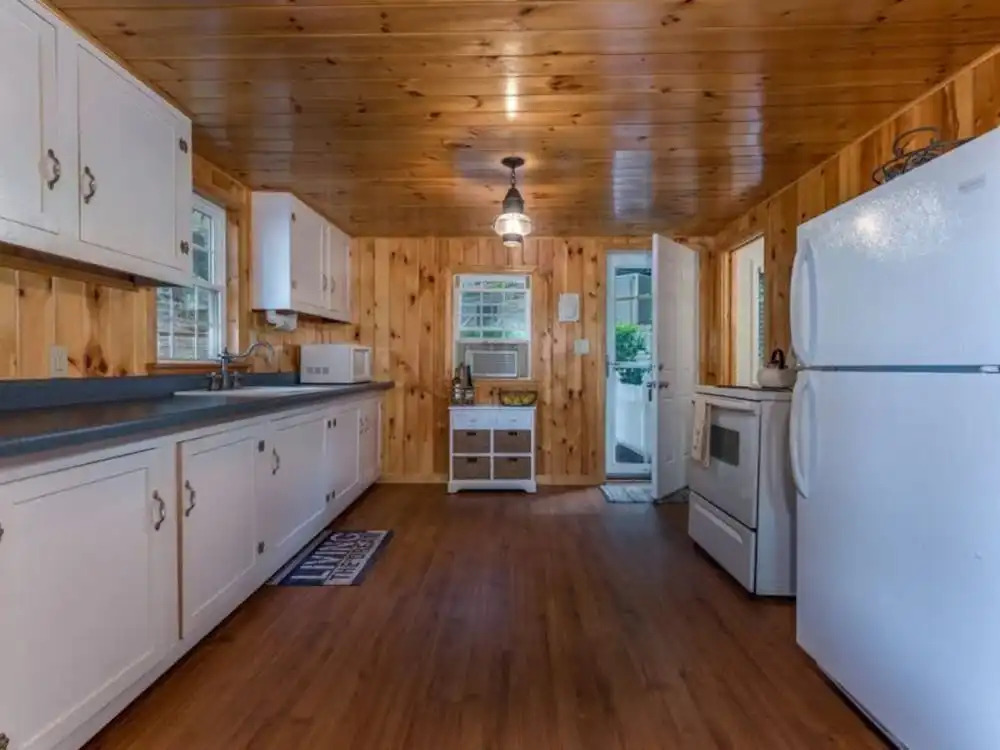Cottage In The Cove