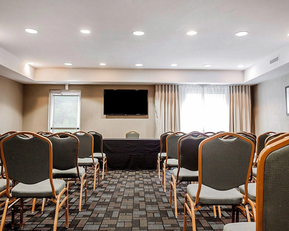 Comfort Suites Independence - Kansas City
