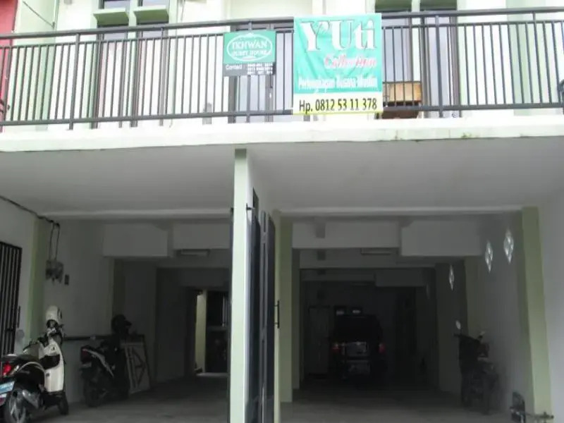 OYO 90868 Ikhwan Guest House Syariah