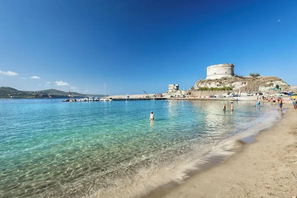 Residence with private beach in Bosa Marina
