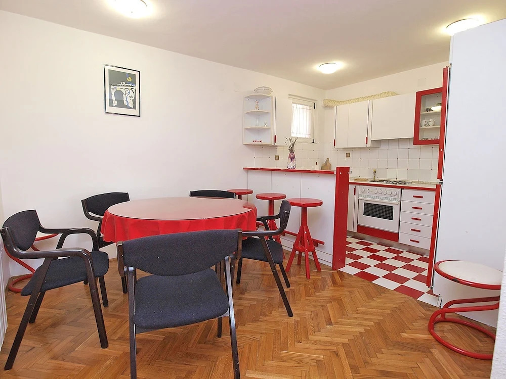 Apartment 864