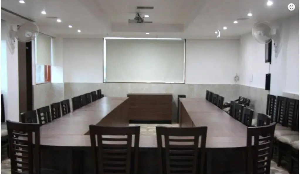 FabHotel Royal Ville