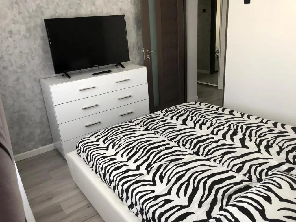 White & Silver Luxury Suite Craiova