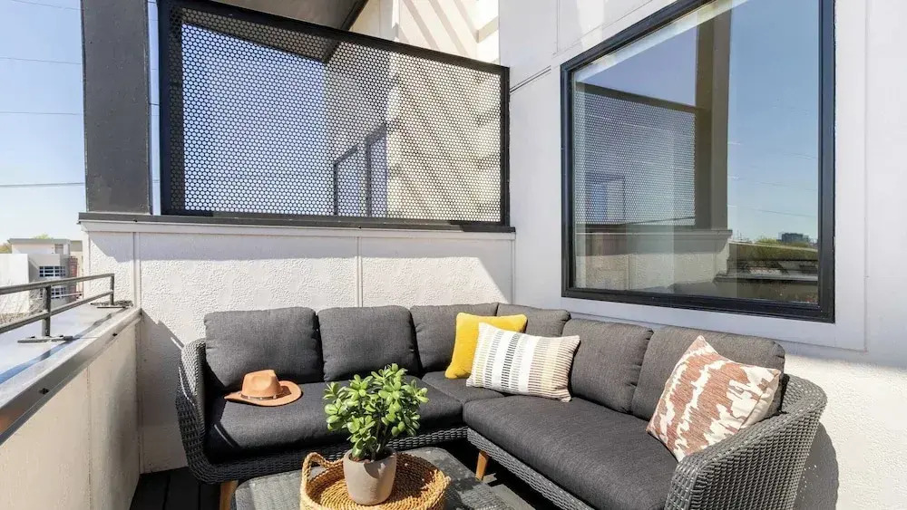 Sleeps 24 Game Rooms, Murals, Balconies Soundcheck & Vinyl House by Avantstay