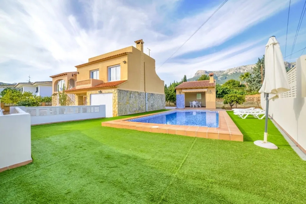 Villa - 4 Bedrooms with Pool and WiFi - 104984
