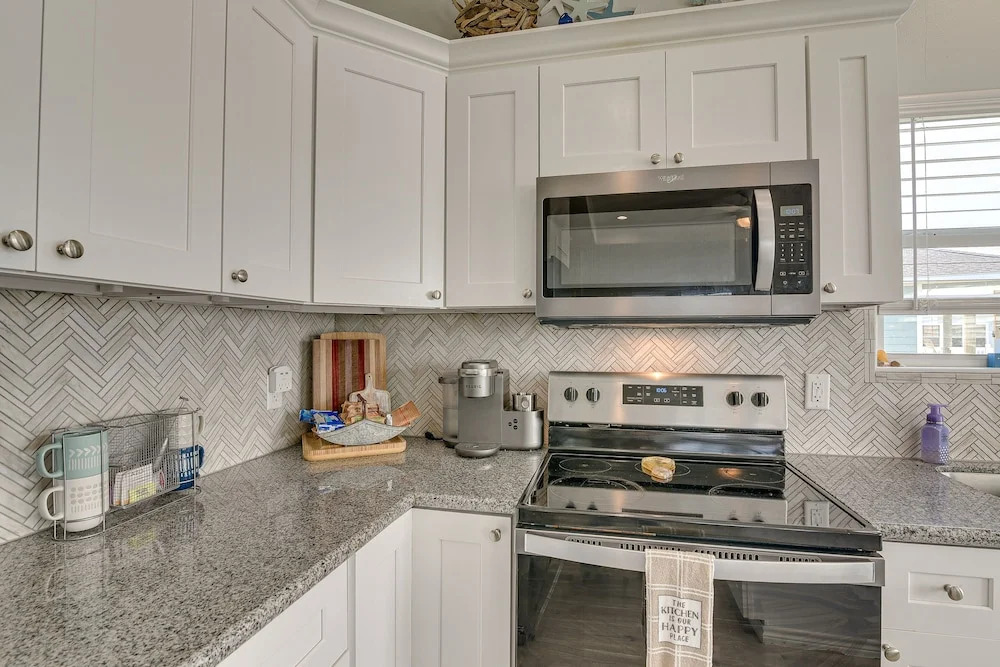Crystal Beach Home w/ Covered Patio: Pets Welcome!
