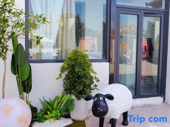 Yixi Xiaoju · Starry Sky Courtyard · Light Luxury Sojourn Guesthouse (Tekes Bagua City Branch)