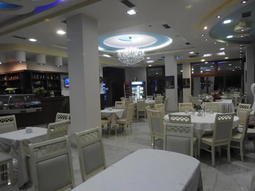 Hotel 3 Vellezerit