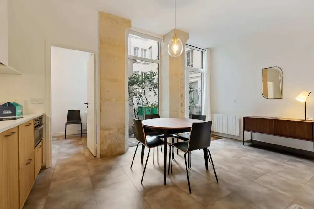Contemporary & Comfortable 2 Bedroom Apartment in Paris