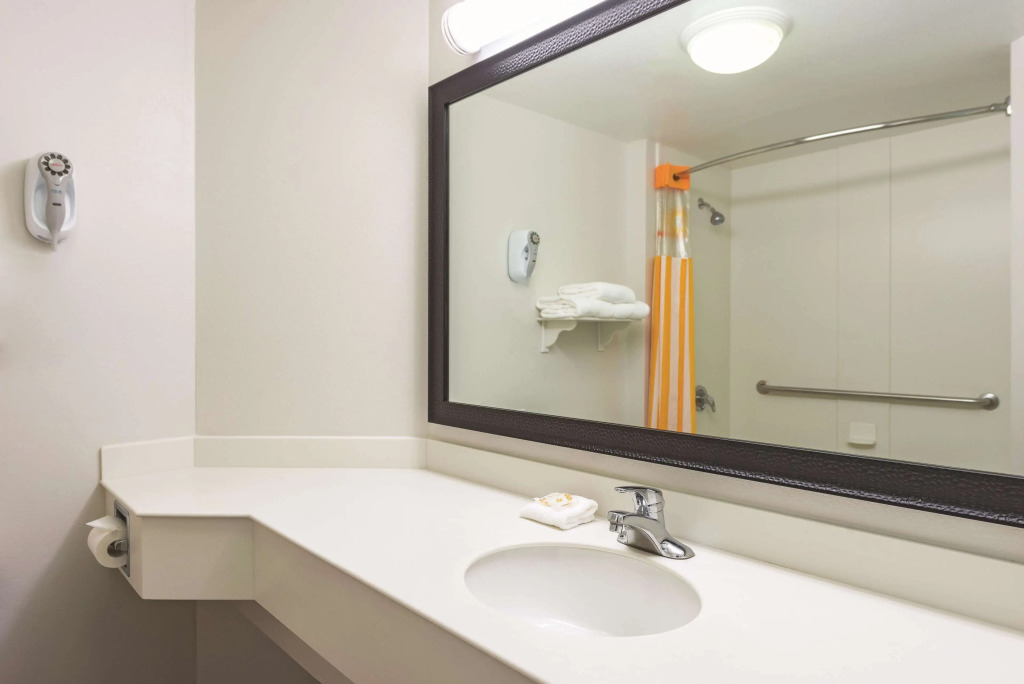 La Quinta by Wyndham St. Louis Westport