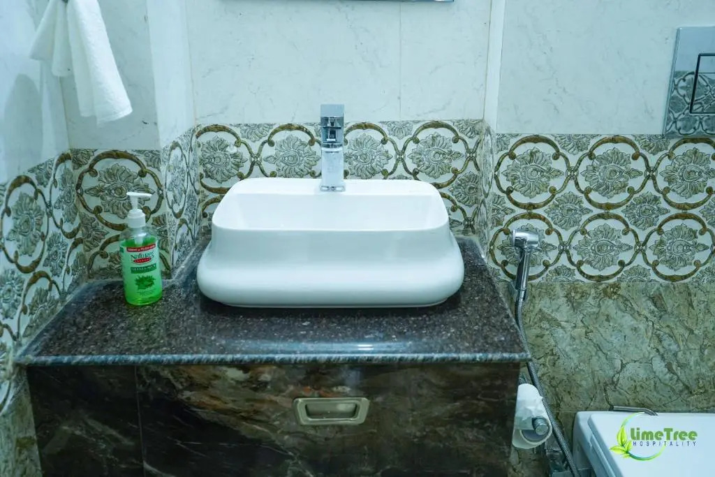 Lime Tree Hotel Near 32nd Avenue Sector 29 Gurgaon