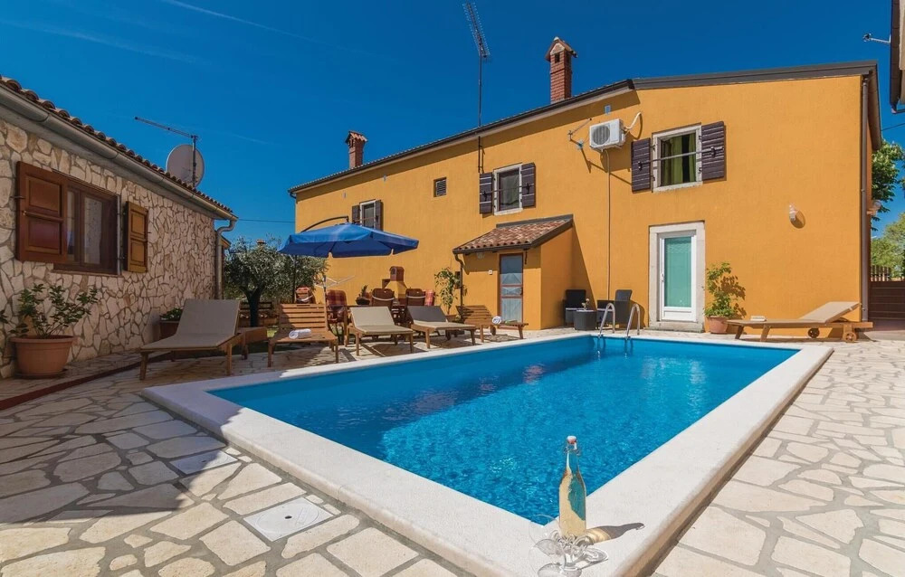 1 Bedroom Stunning Home In Bacva