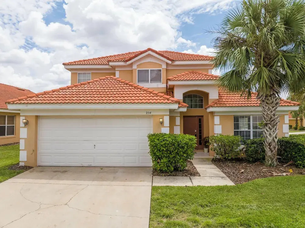 Villa Tranquility 4 Bedroom Home by RedAwning