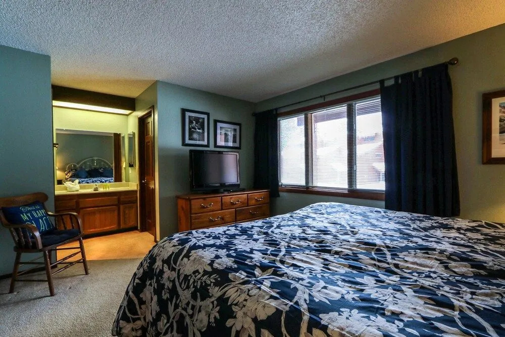Woodlands #33 3 Bedroom Condo by RedAwning