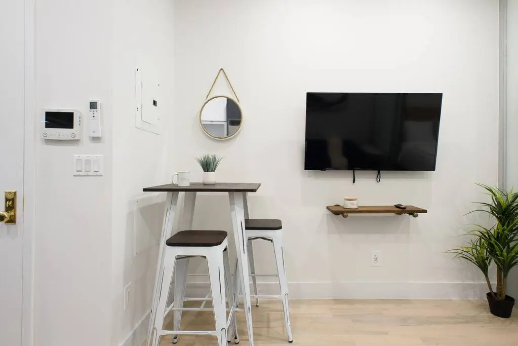 78-1b New 1BR Prime UES WD in Unit