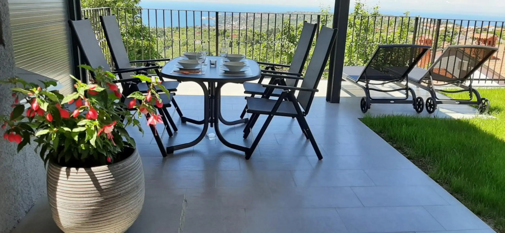 Seaview APARTMENTS HOJA