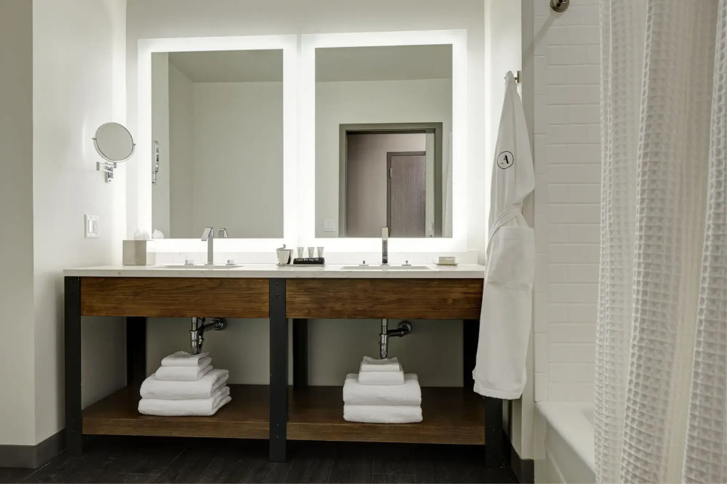 Archer Hotel Boston/Burlington