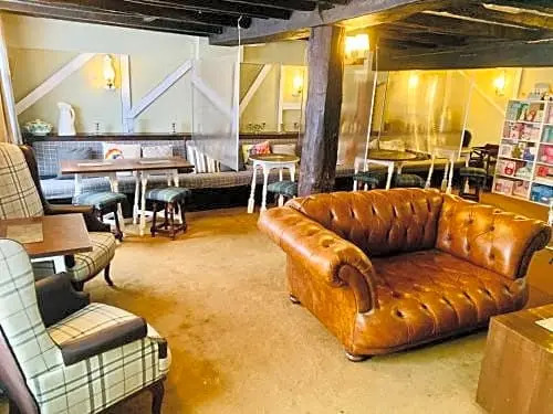 The Coach And Horses Of Compton