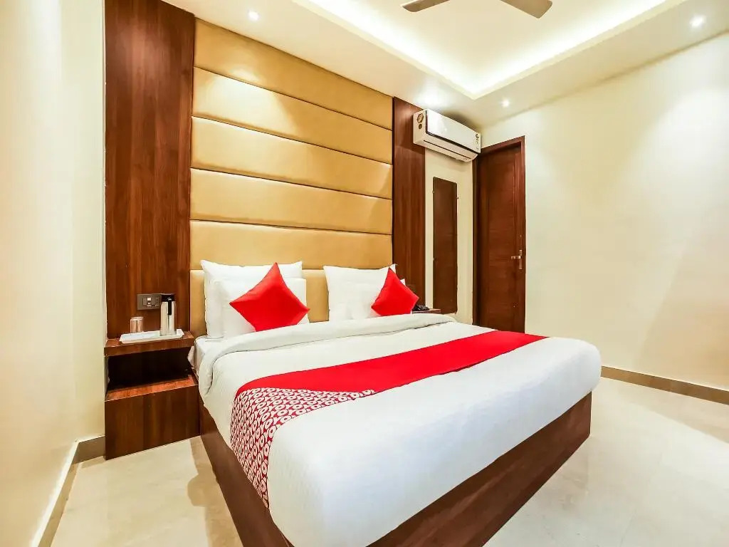 Status Home Stay by OYO Roos
