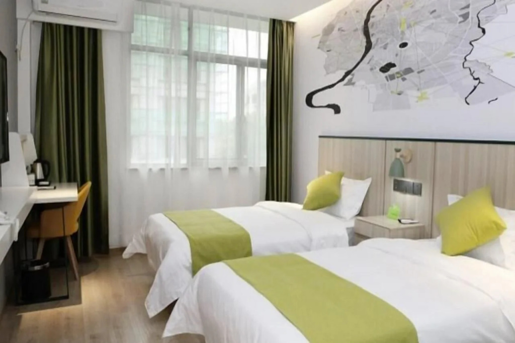 Vatica Hotel Anqing Wuyue Square Bo'ai Hospital