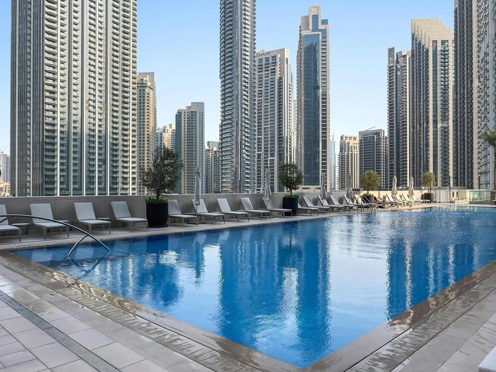 Downtown Apartment w Tower Pool Balcony