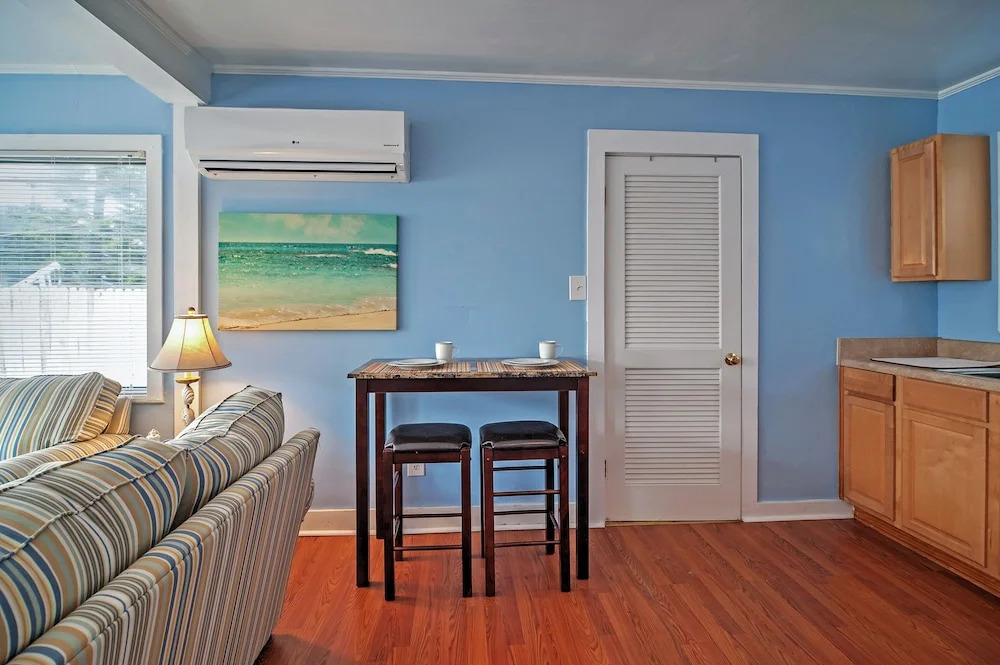 Quiet Cottage < 1/2 Mi to Gulf Coast & Boardwalk!