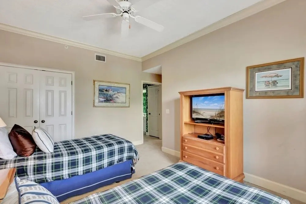 Shorenugh - Bright Villa with Rooftop Pool Next to Coligny Plaza