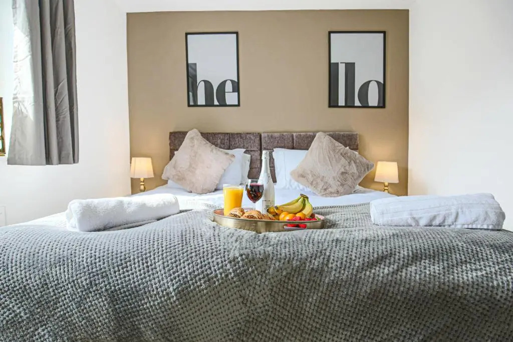 Oakridge House • Parking • Fast WiFi • Smart TVs • Garden • Self-Check-In • Yoko Property