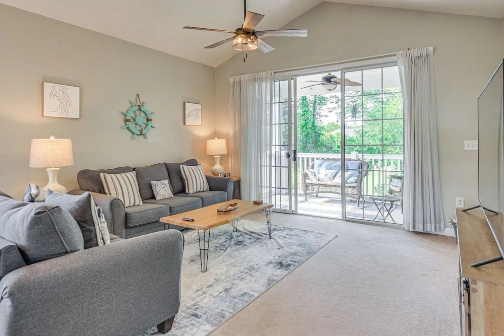 3 Mi to Ocean: North Myrtle Beach Condo w/ Balcony