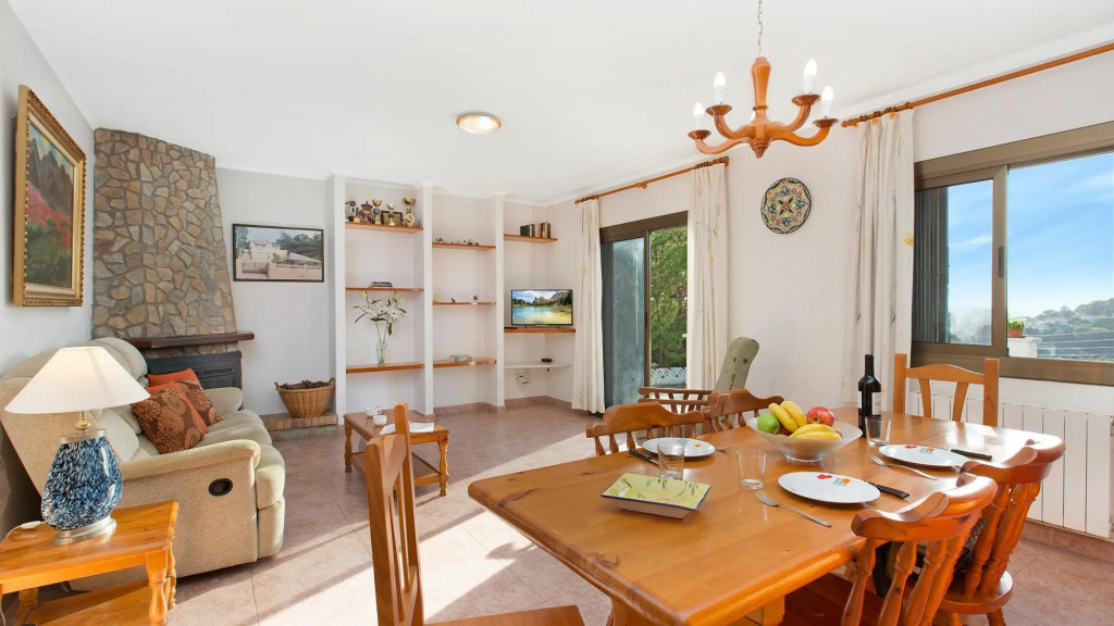 Conchi in Vidreres with 4 bedrooms and 1 bathrooms