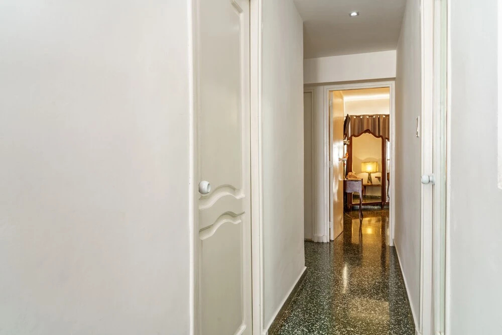Leonidas Mid-Century Apartment