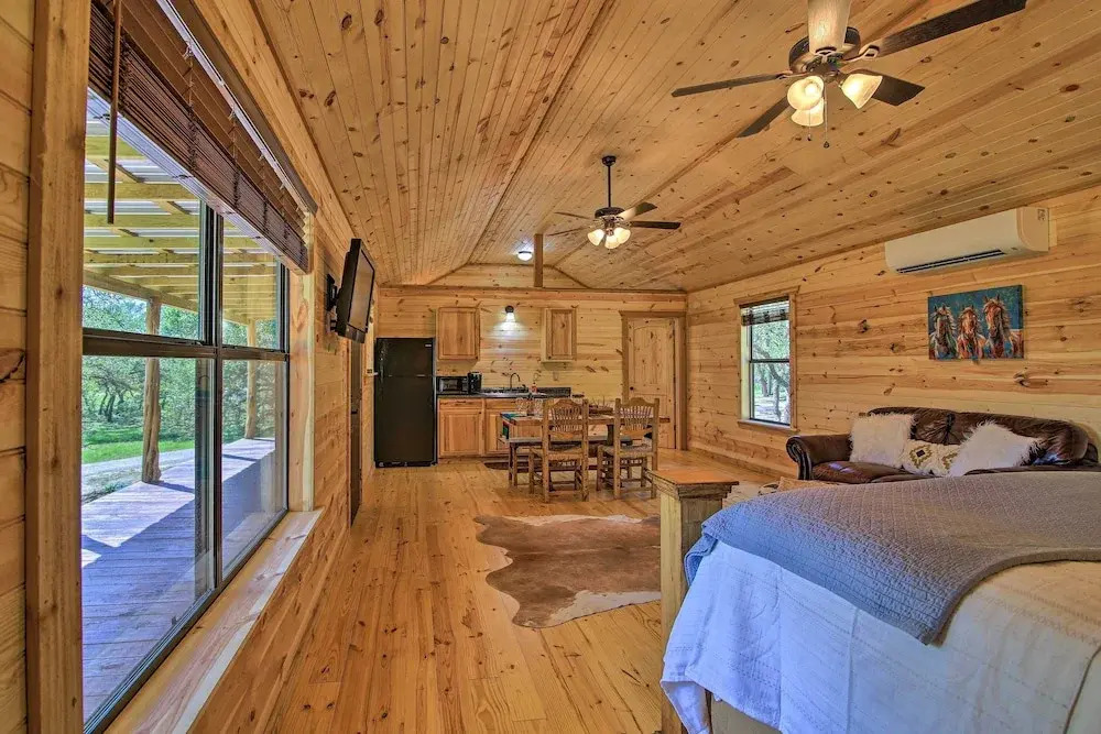 Rustic-chic Country Cabin - 10 Mi to Main Street!