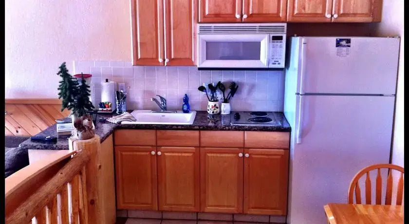 Cabins4Less - Cabin #58 Lakefront Condo