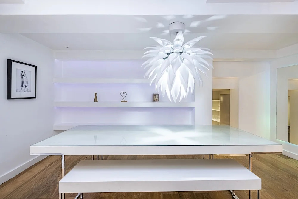 Martin Lane Apartment by Flexystays