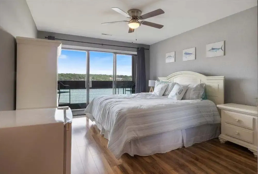 Spacious Pet-friendly Lakeview Condo w/ Boat Slip & Pools