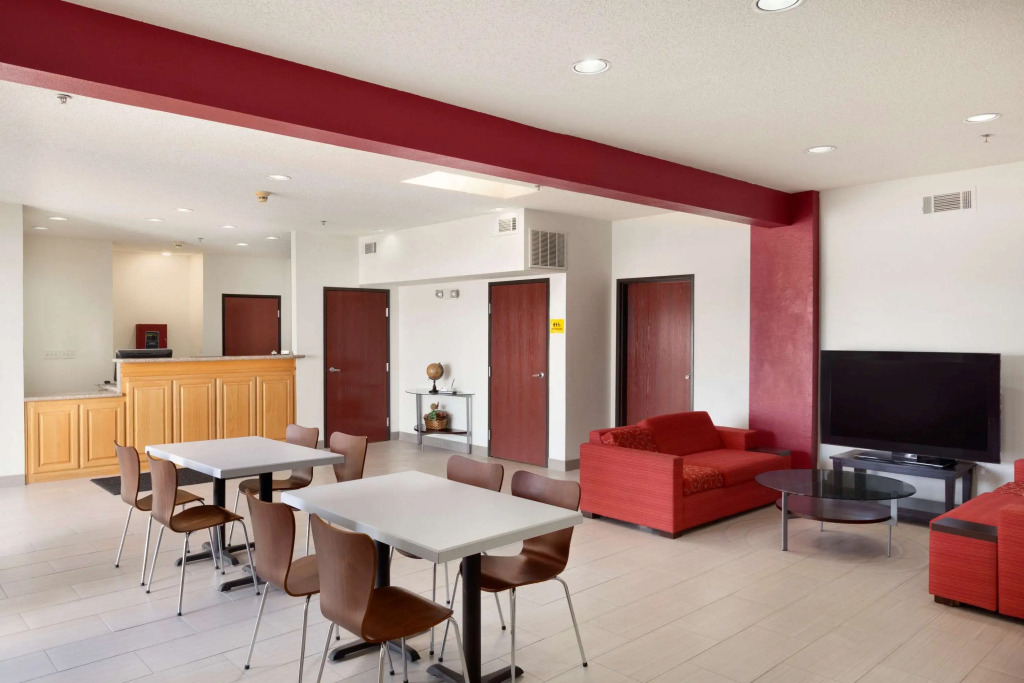 Super 8 by Wyndham Garland Rowlett East Dallas Area