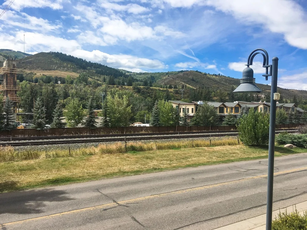 New Listing! Modern - Steps To Gondola! 2 Bedroom Condo